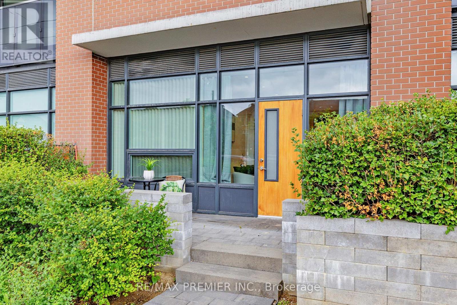 Photo 32 of 119 4800 Highway 7 Road, Vaughan ON