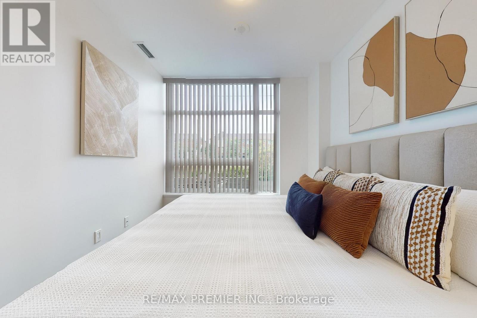 Photo 43 of 119 4800 Highway 7 Road, Vaughan ON