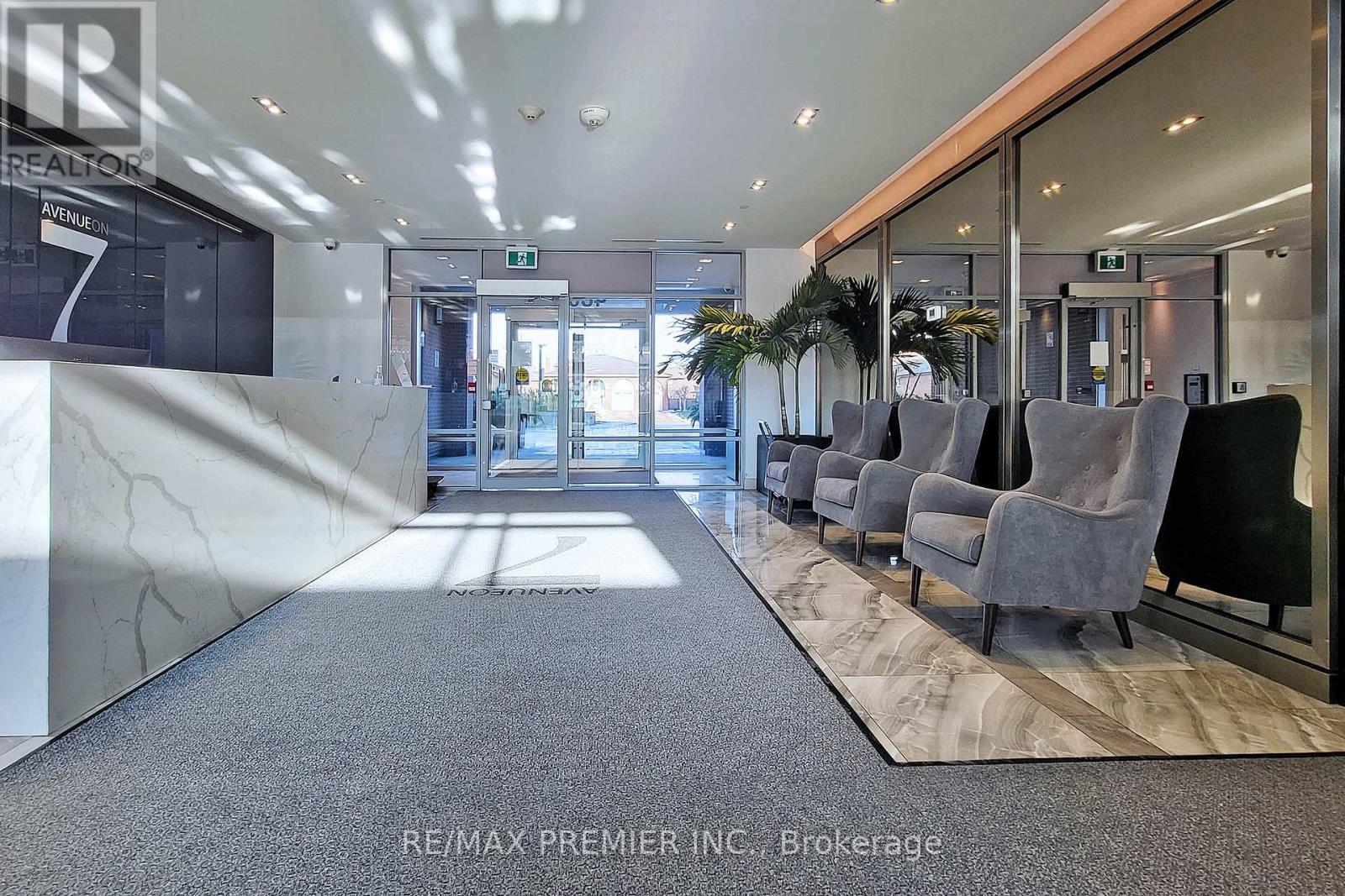 Photo 42 of 119 4800 Highway 7 Road, Vaughan ON