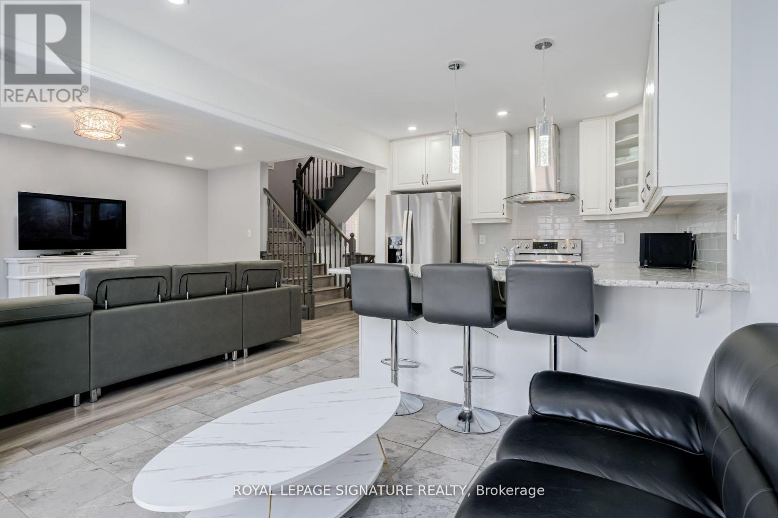 Photo 6 of 104 Stedford Crescent E, Brampton ON