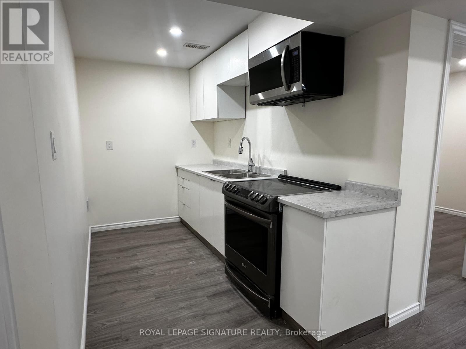 Photo 28 of 104 Stedford Crescent E, Brampton ON
