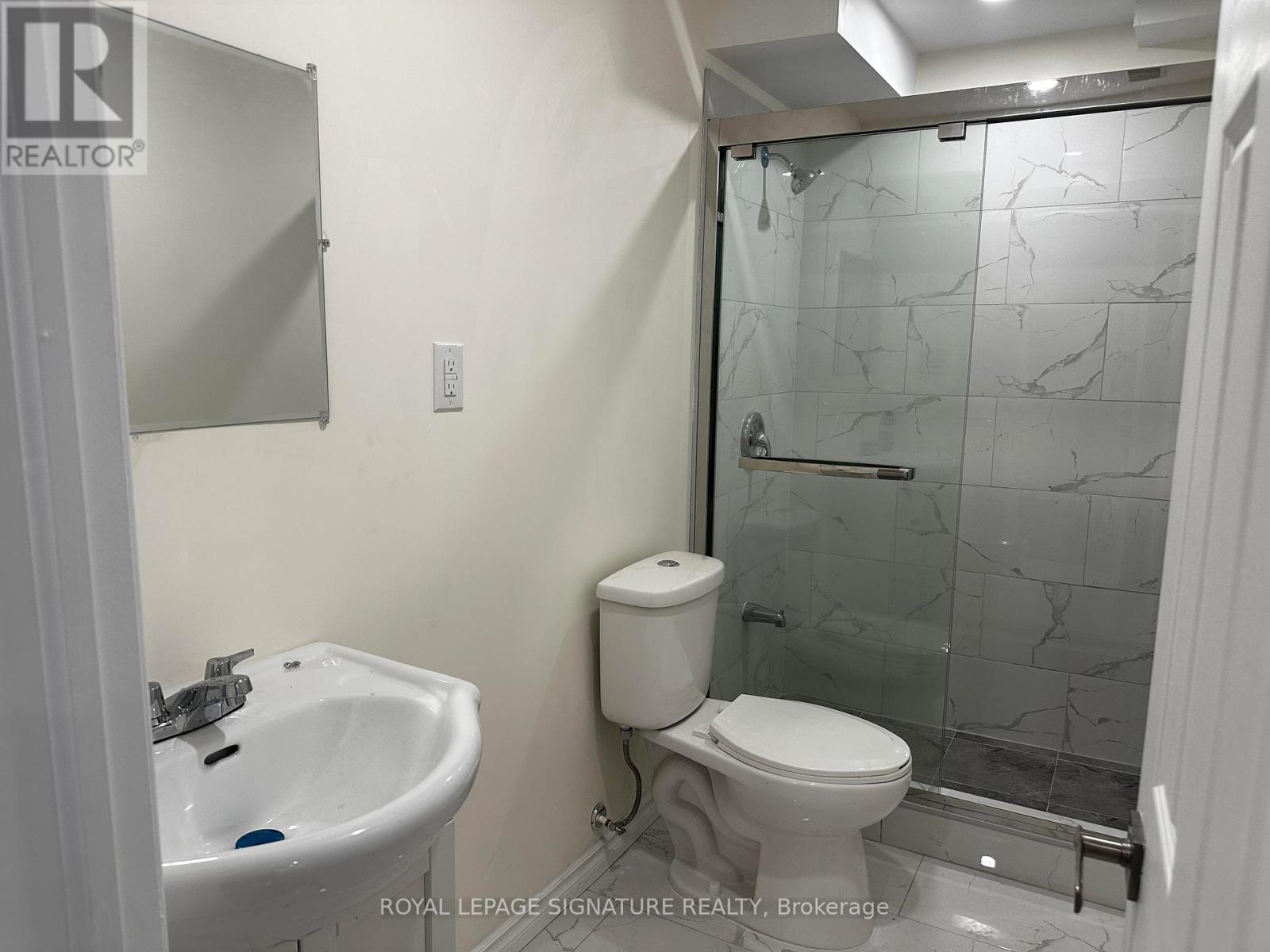 Photo 2 of 104 Stedford Crescent E, Brampton ON