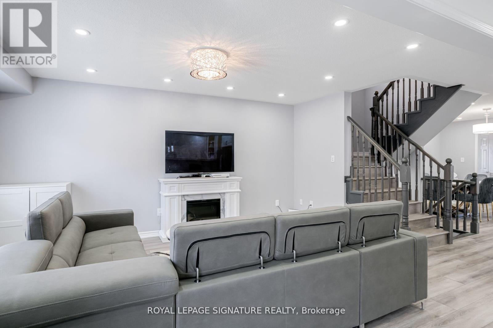 Photo 35 of 104 Stedford Crescent E, Brampton ON