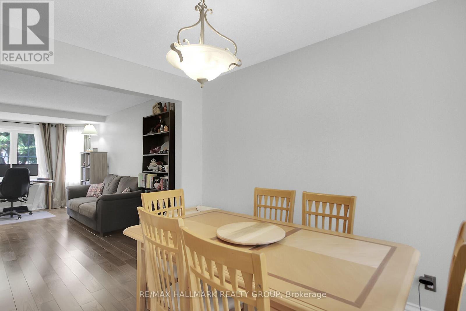 Photo 10 of 1661 Kindersley Avenue, Ottawa ON