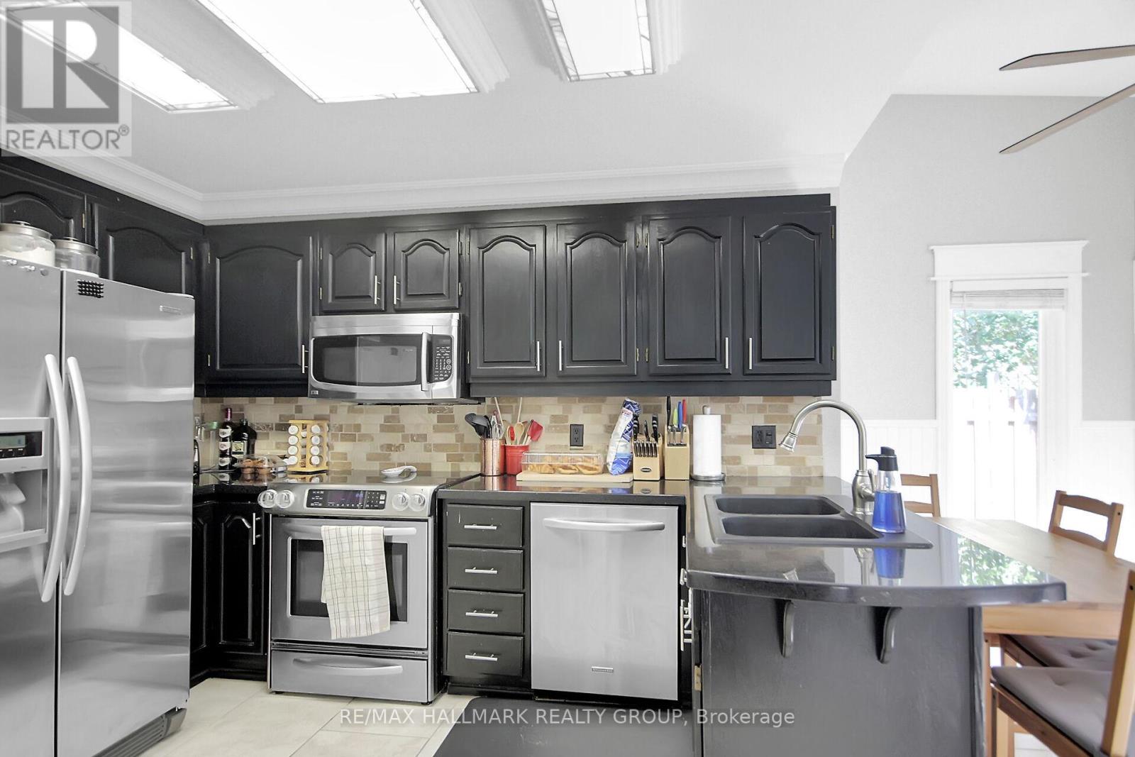Photo 13 of 1661 Kindersley Avenue, Ottawa ON