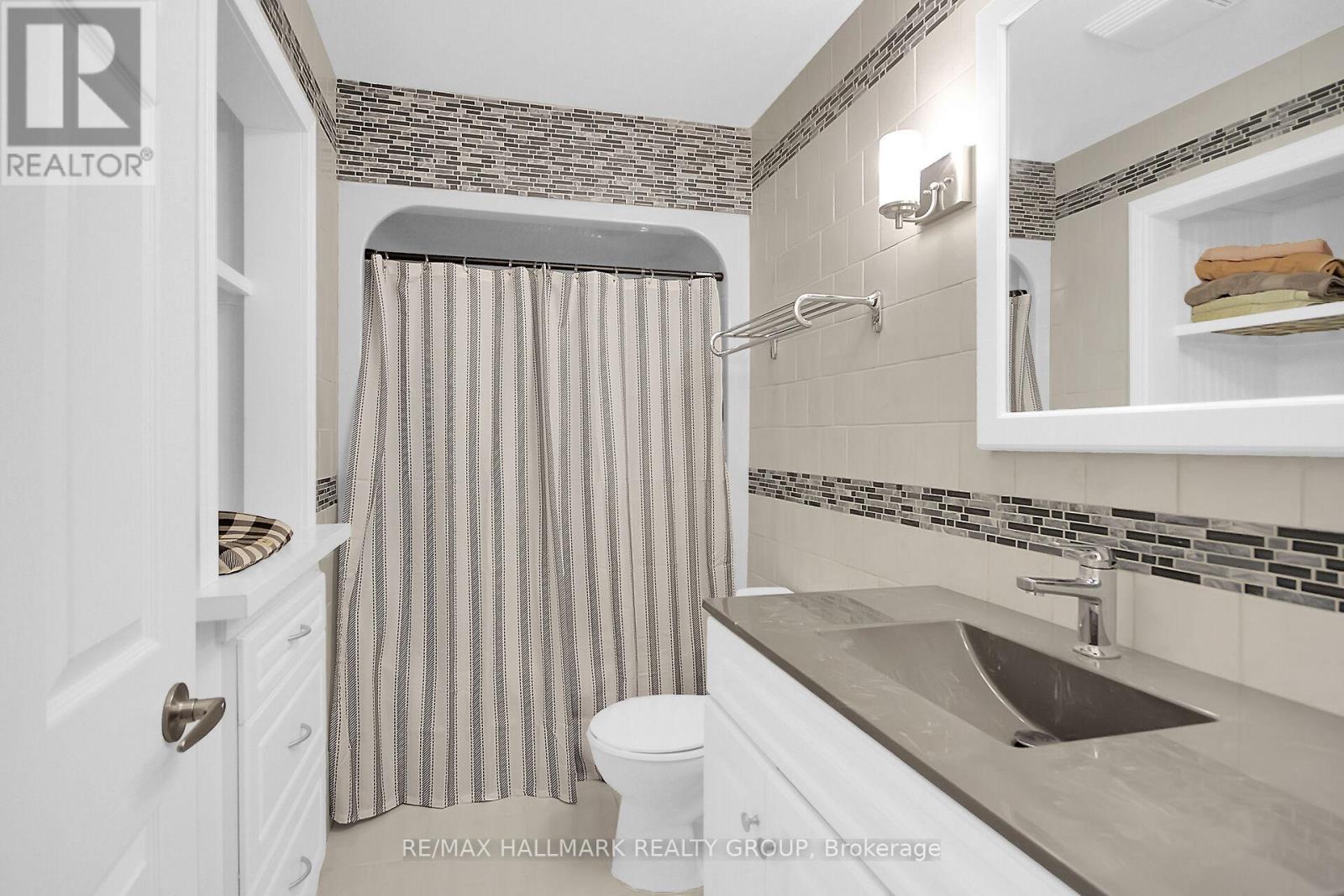 Photo 20 of 1661 Kindersley Avenue, Ottawa ON