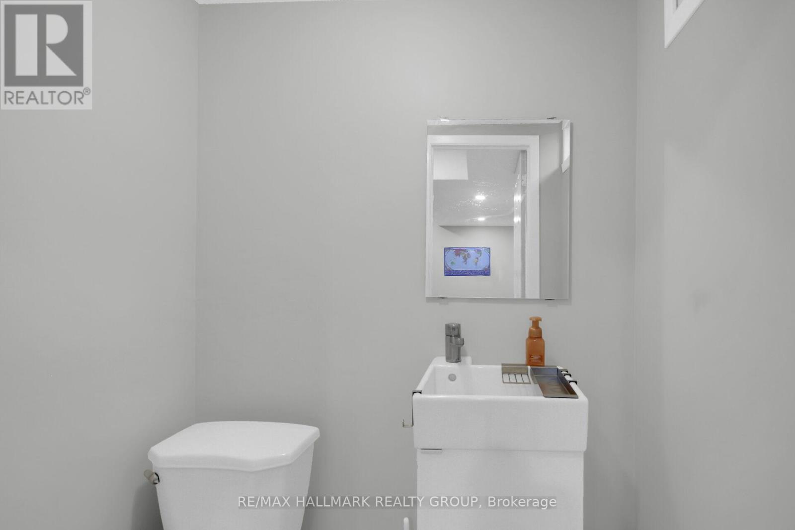 Photo 7 of 1661 Kindersley Avenue, Ottawa ON