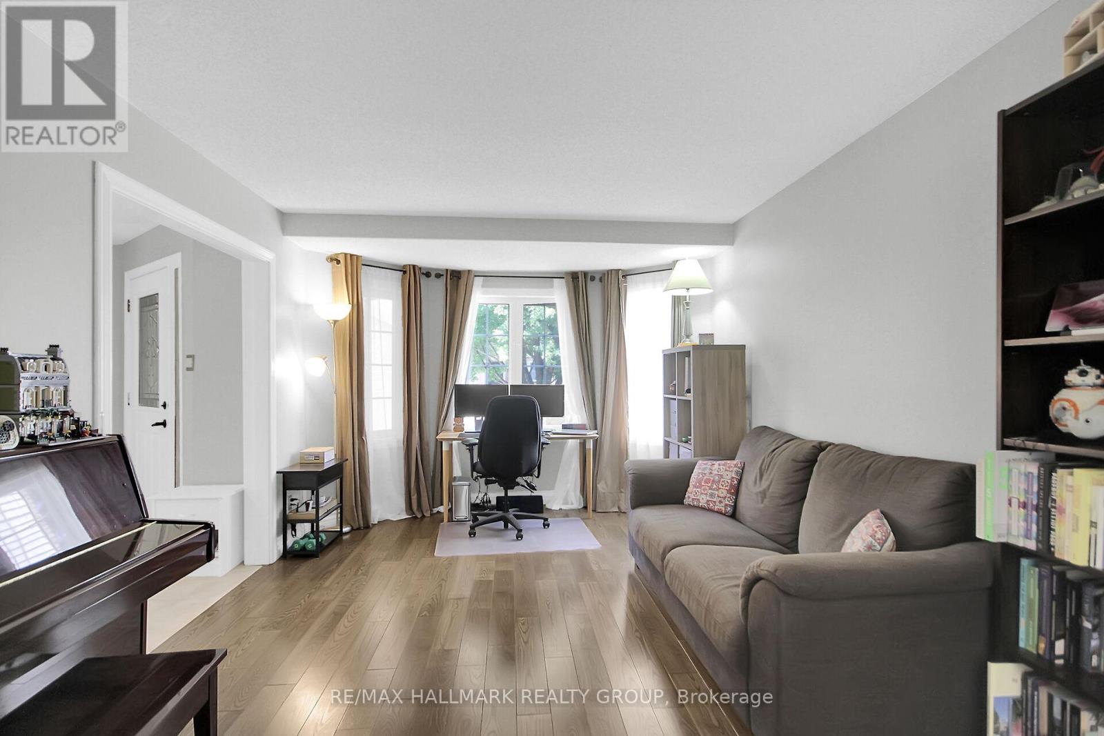 Photo 5 of 1661 Kindersley Avenue, Ottawa ON