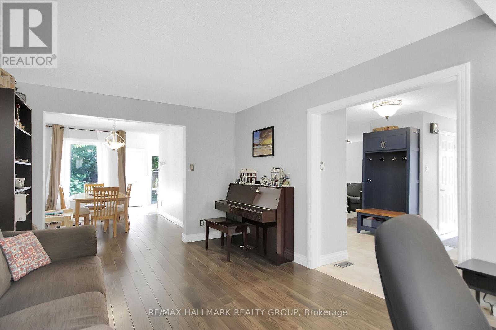 Photo 1 of 1661 Kindersley Avenue, Ottawa ON