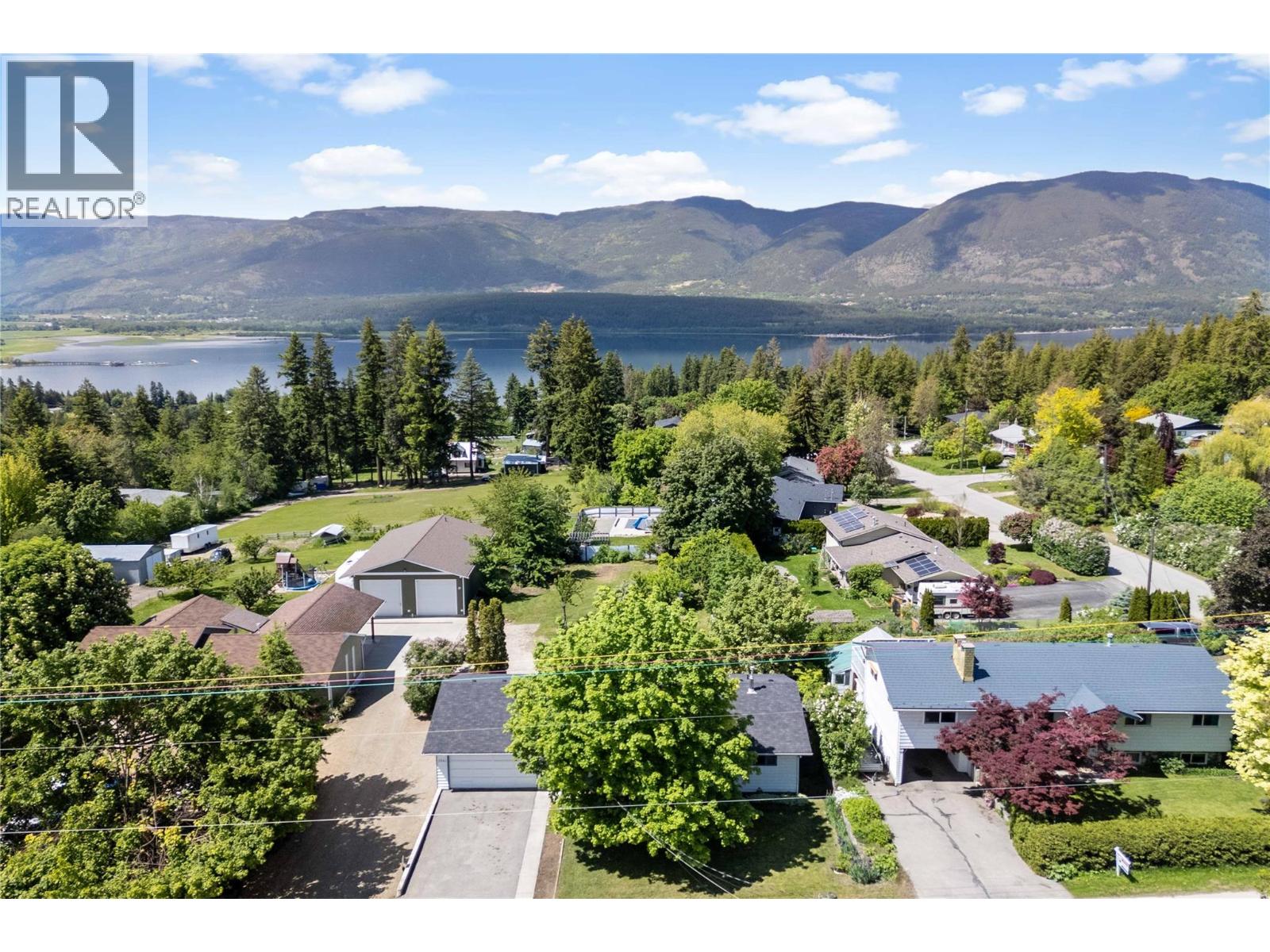 Photo 10 of 2941 30 Street Ne, Salmon Arm BC
