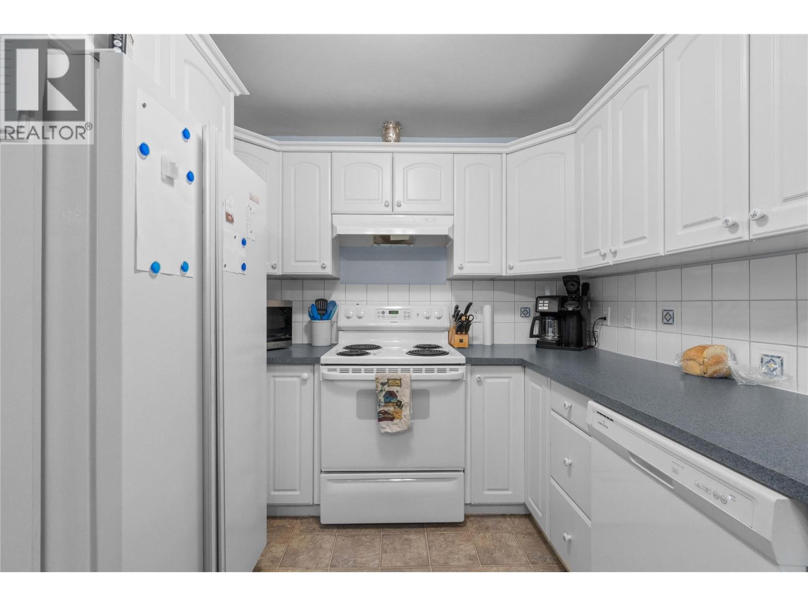 Photo 11 of 2941 30 Street Ne, Salmon Arm BC