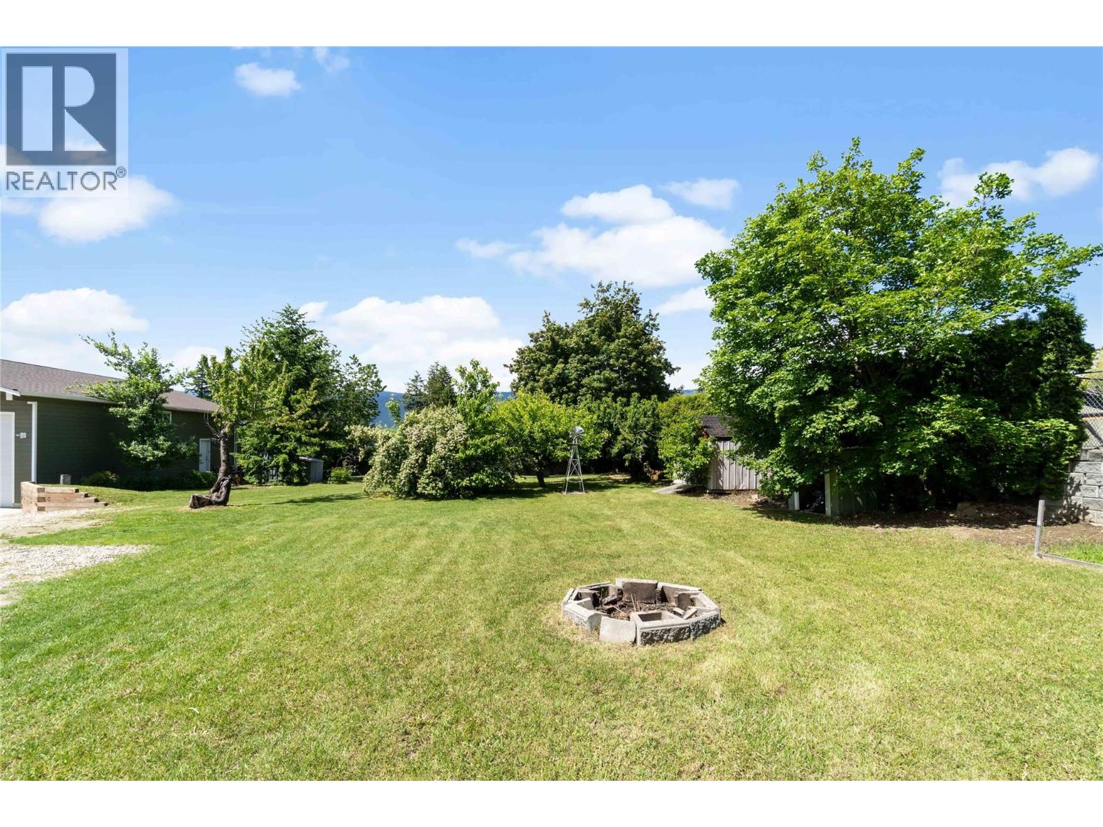 Photo 8 of 2941 30 Street Ne, Salmon Arm BC
