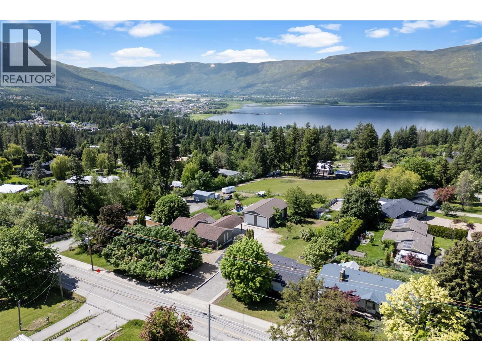 Photo 7 of 2941 30 Street Ne, Salmon Arm BC