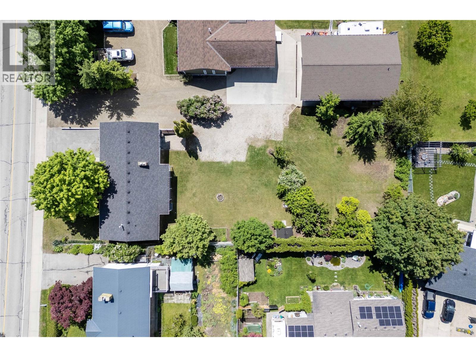 Photo 3 of 2941 30 Street Ne, Salmon Arm BC