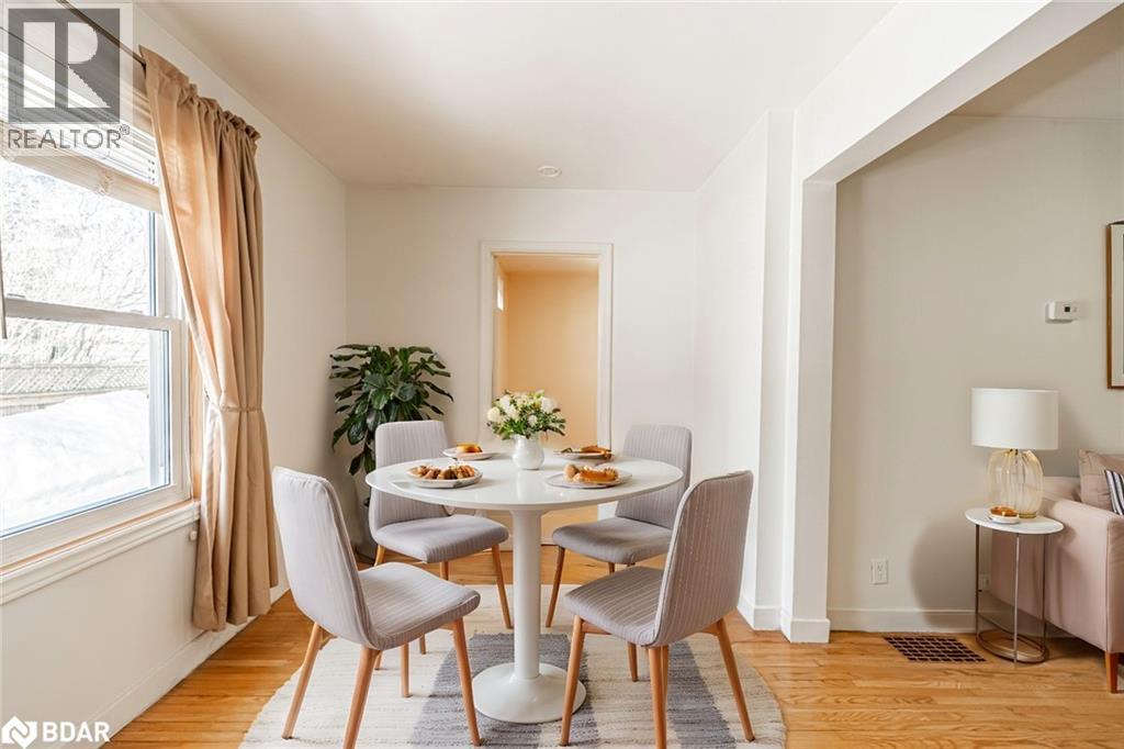 Photo 11 of 98 Donald Street, Barrie ON