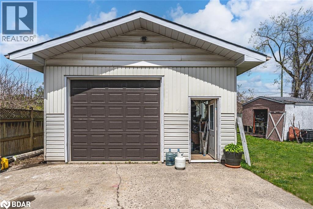 Photo 21 of 98 Donald Street, Barrie ON