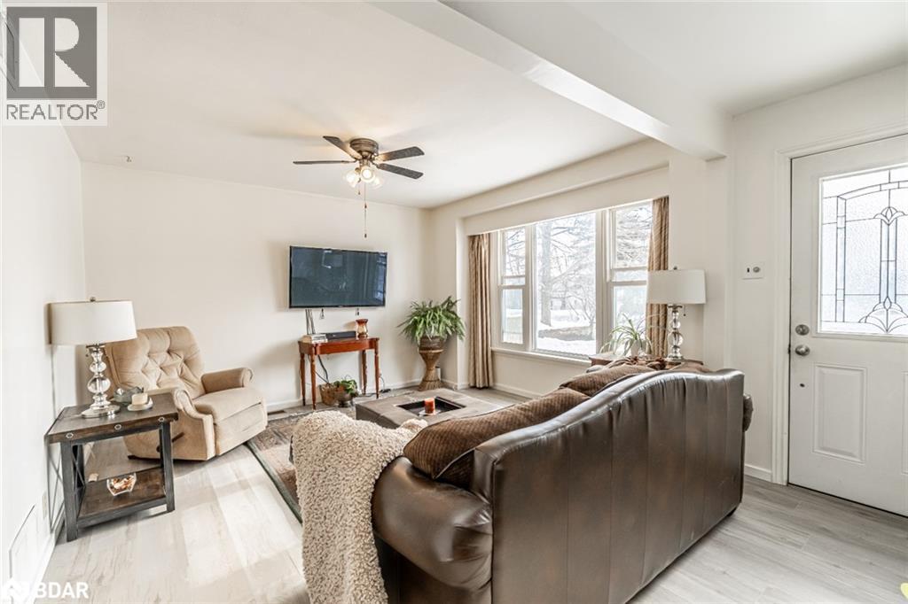 Photo 7 of 98 Donald Street, Barrie ON