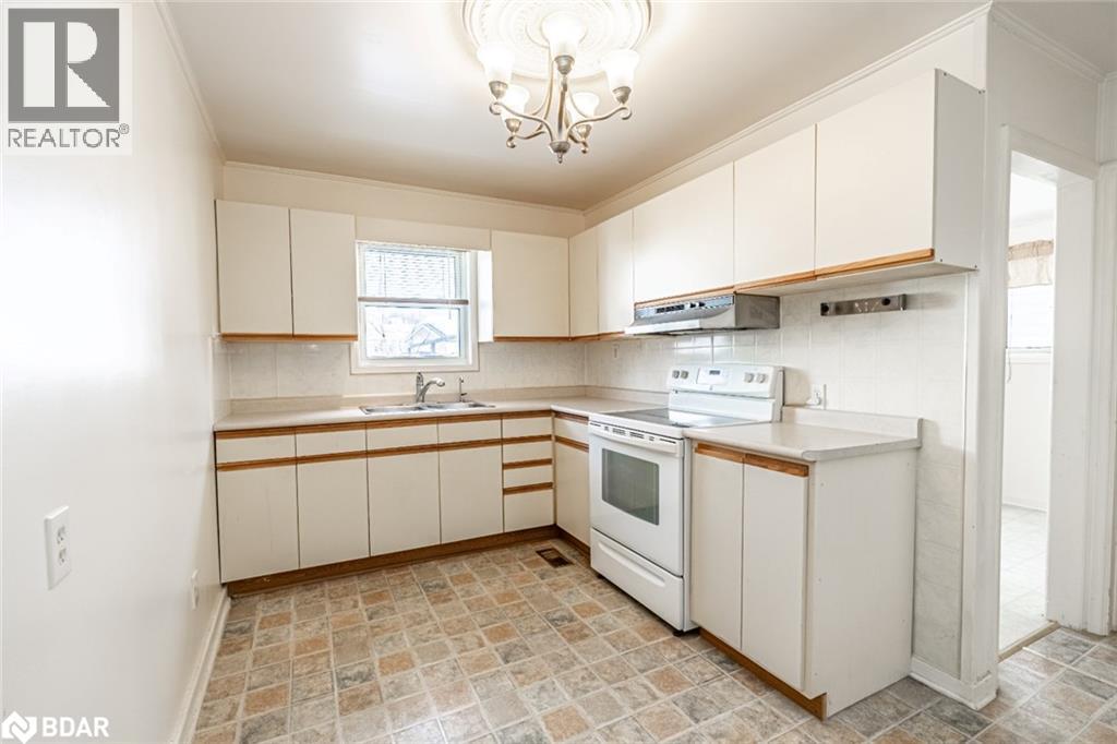 Photo 10 of 98 Donald Street, Barrie ON