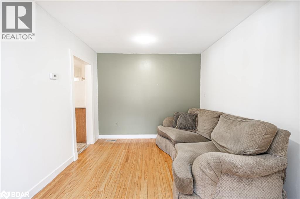 Photo 12 of 98 Donald Street, Barrie ON