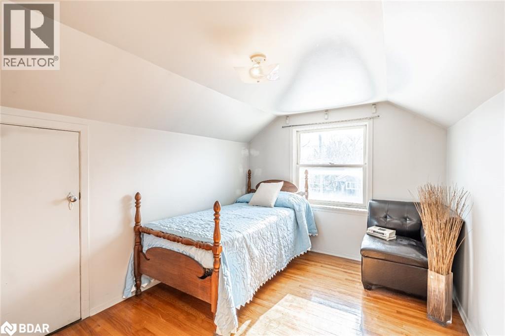 Photo 16 of 98 Donald Street, Barrie ON