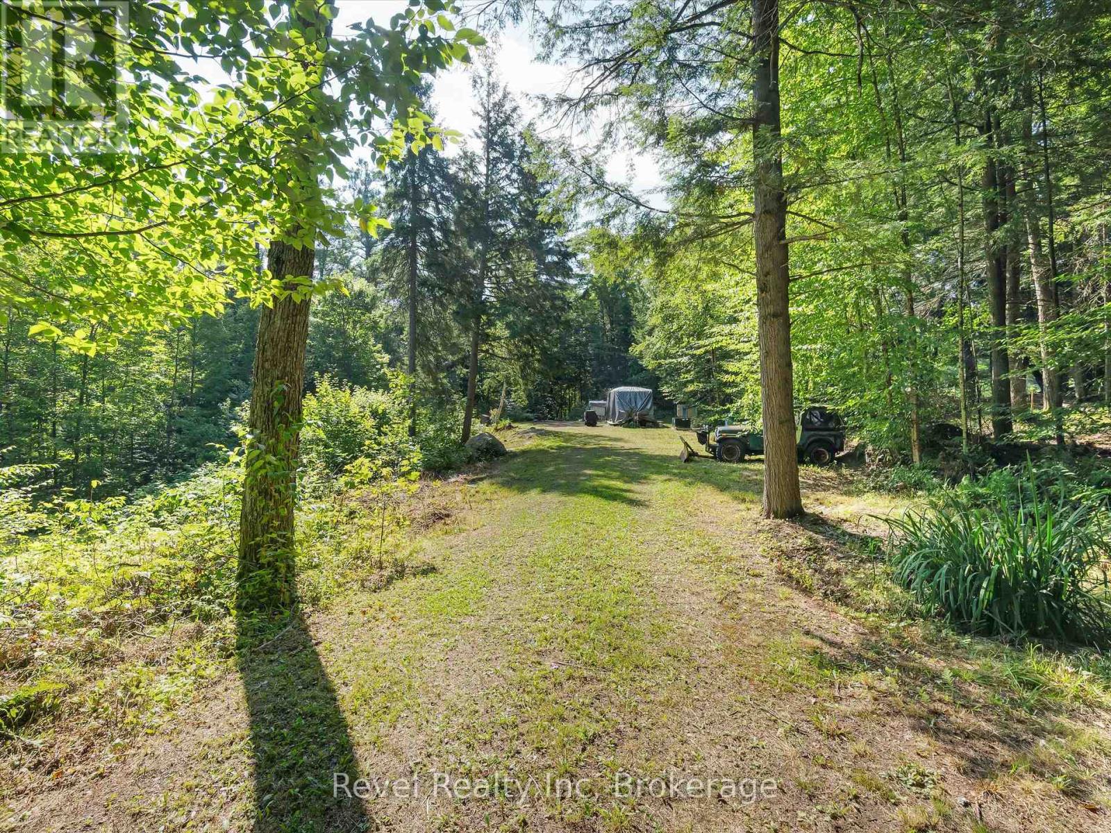 Photo 11 of 2762 118 Highway E, Bracebridge ON