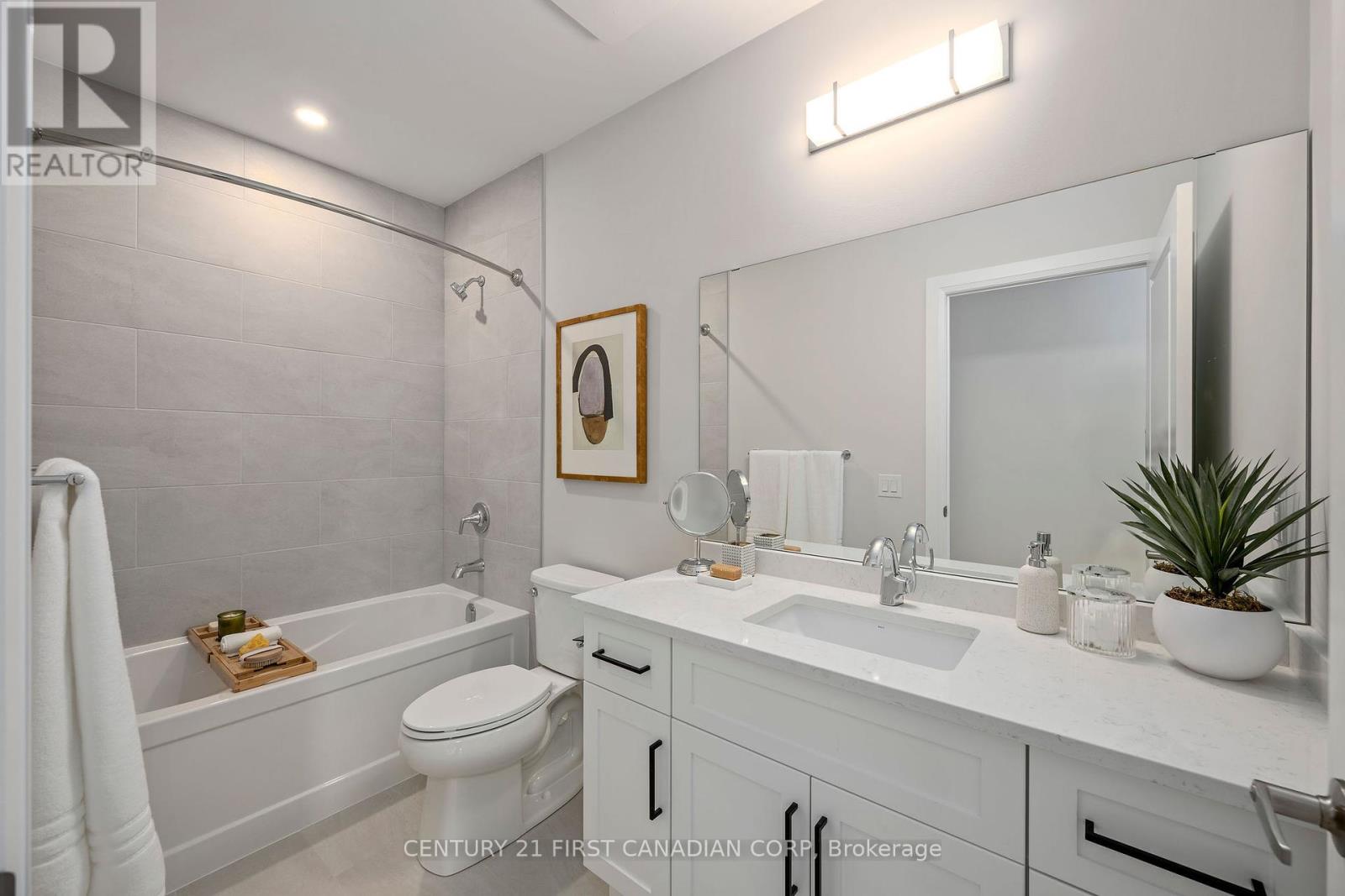 Photo 3 of 906 4286 King Street, Kitchener ON