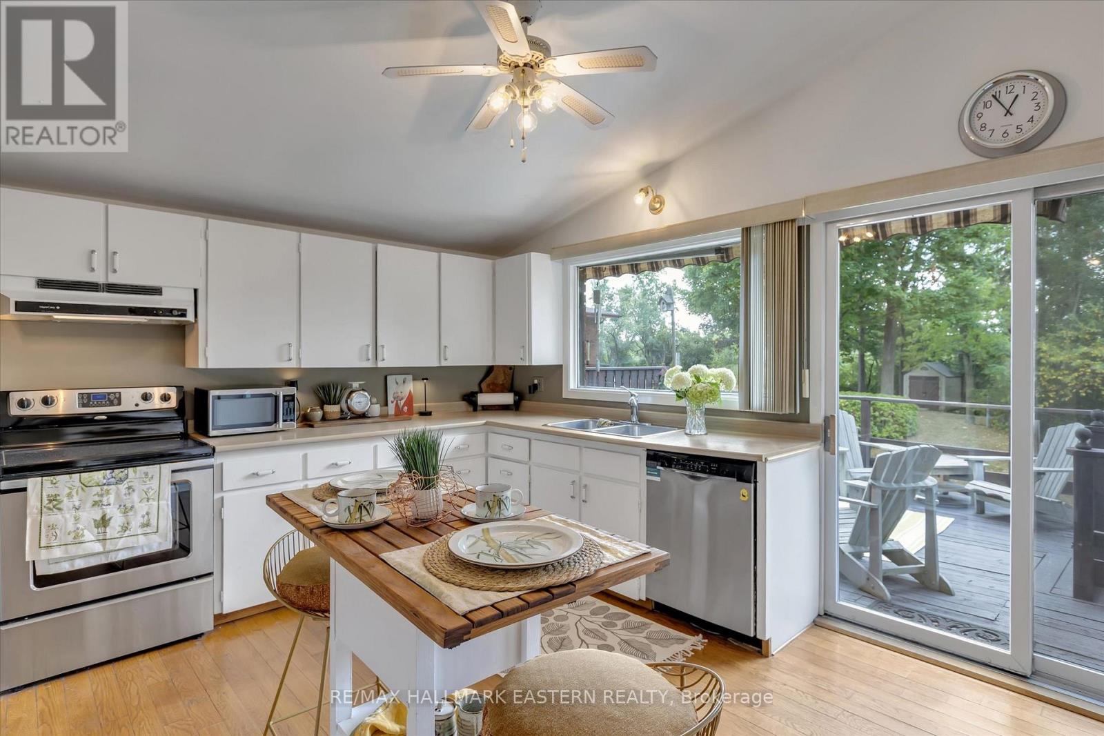 Photo 8 of 33 Parkview Drive, Peterborough North ON
