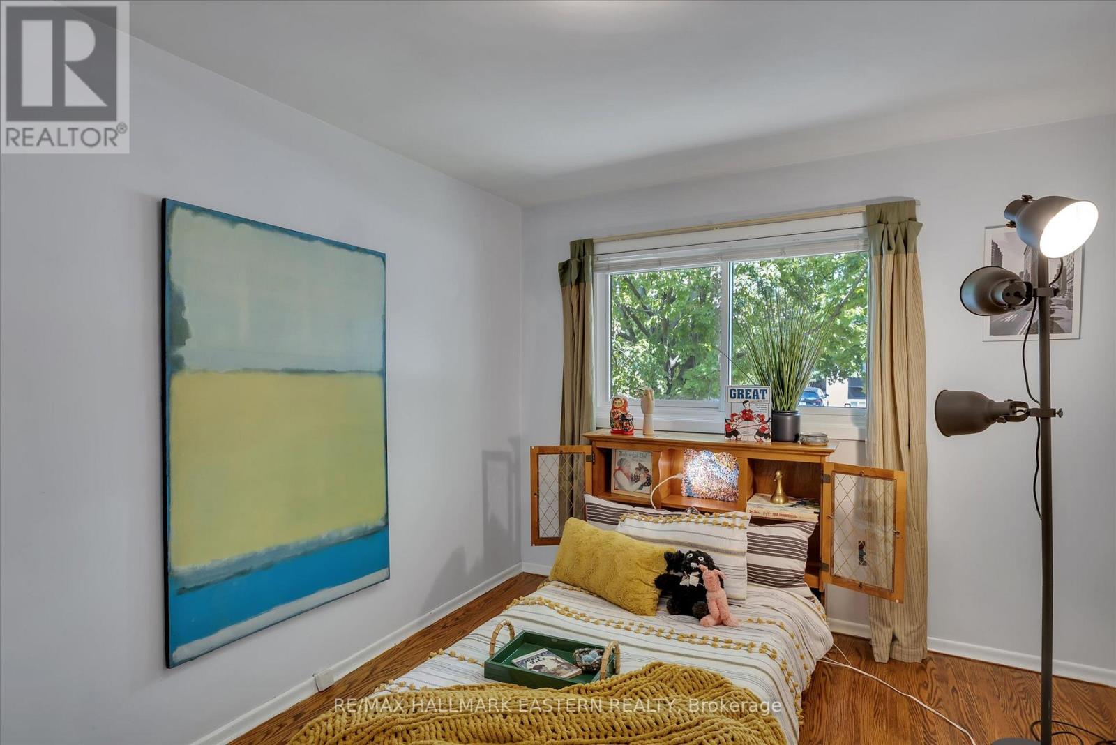 Photo 10 of 33 Parkview Drive, Peterborough North ON