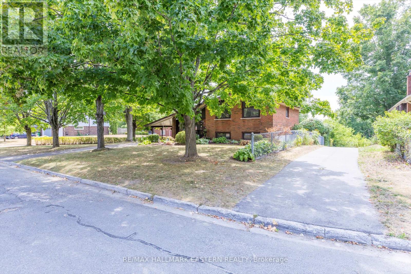 Photo 22 of 33 Parkview Drive, Peterborough North ON