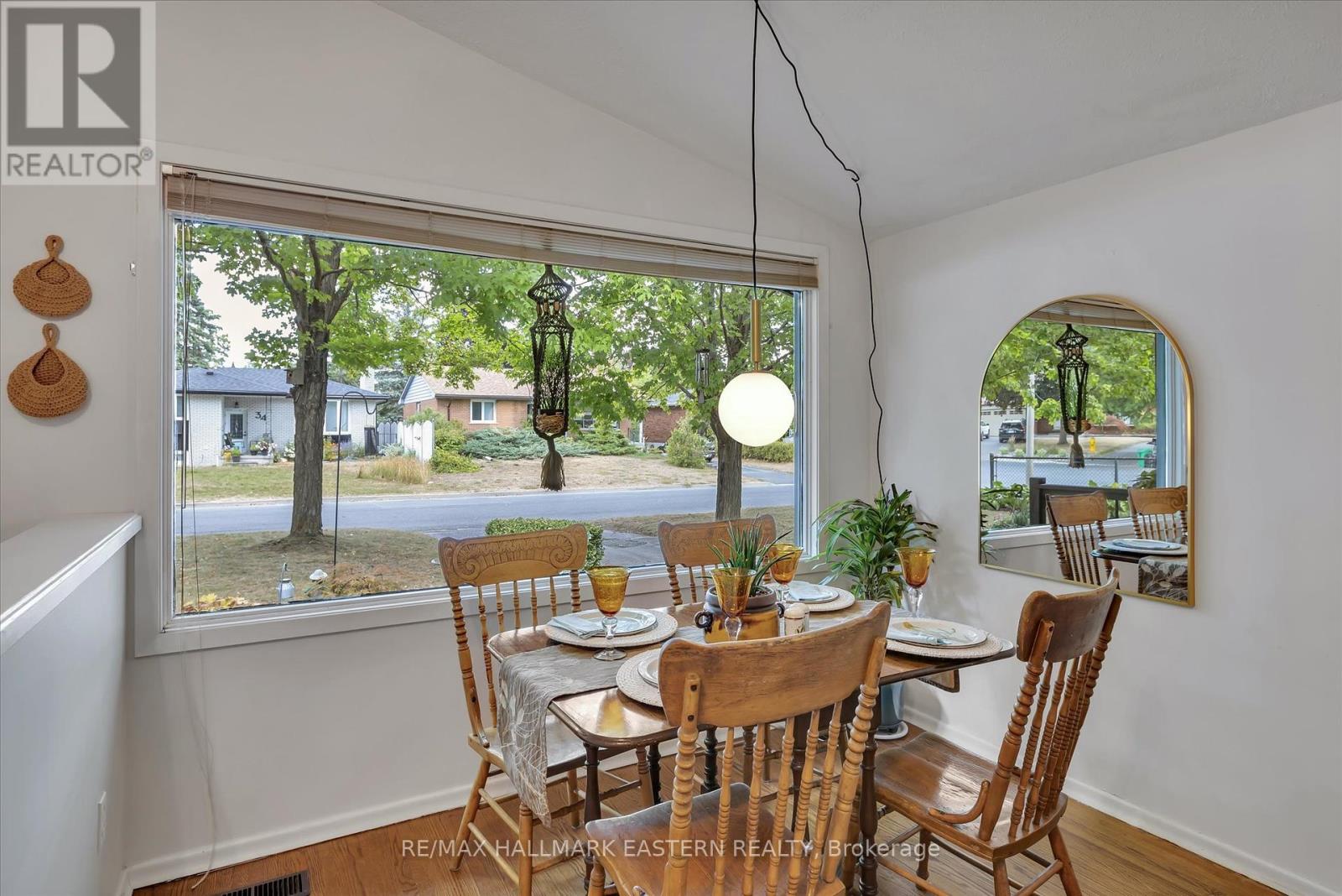 Photo 14 of 33 Parkview Drive, Peterborough North ON