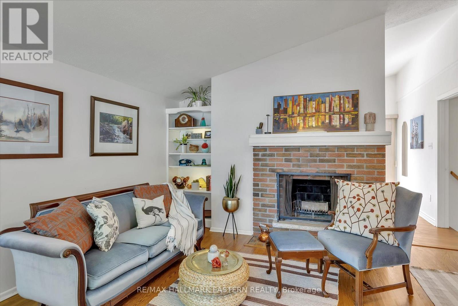 Photo 7 of 33 Parkview Drive, Peterborough North ON