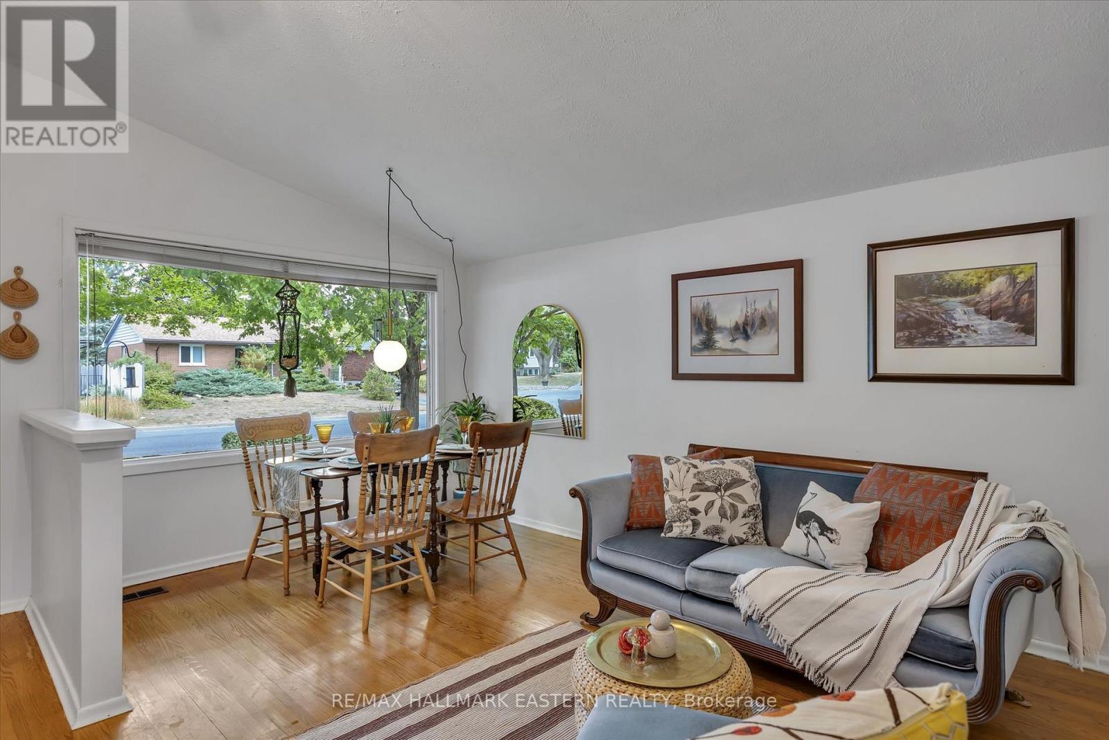 Photo 9 of 33 Parkview Drive, Peterborough North ON