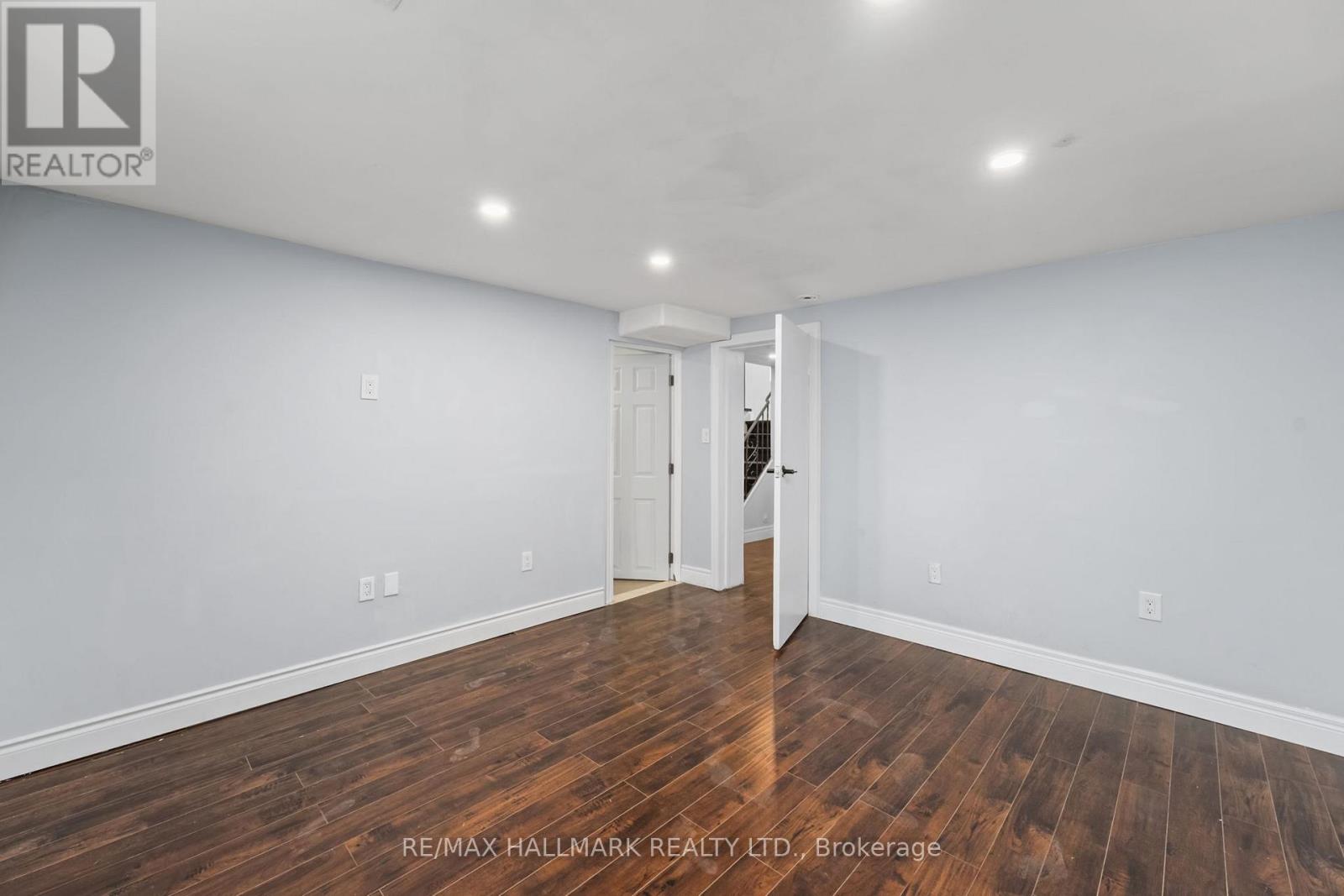 Photo 2 of 21 King High Avenue, Toronto ON