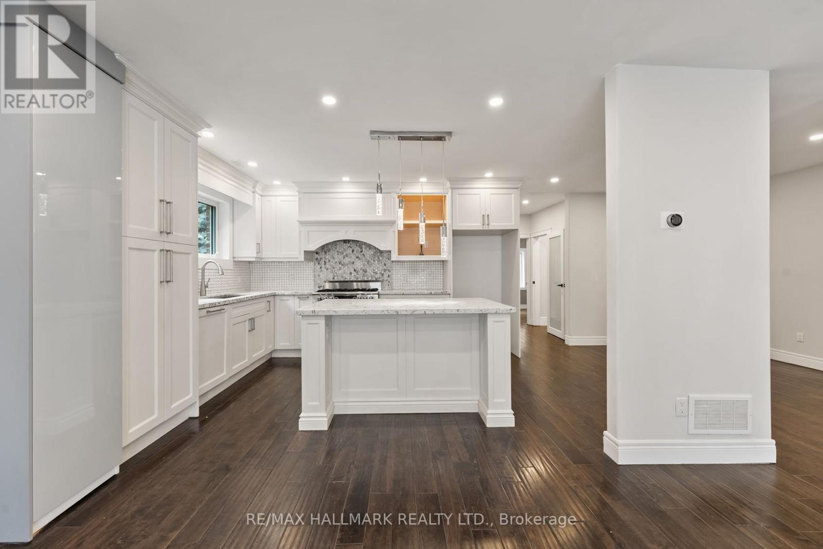 Photo 6 of 21 King High Avenue, Toronto ON