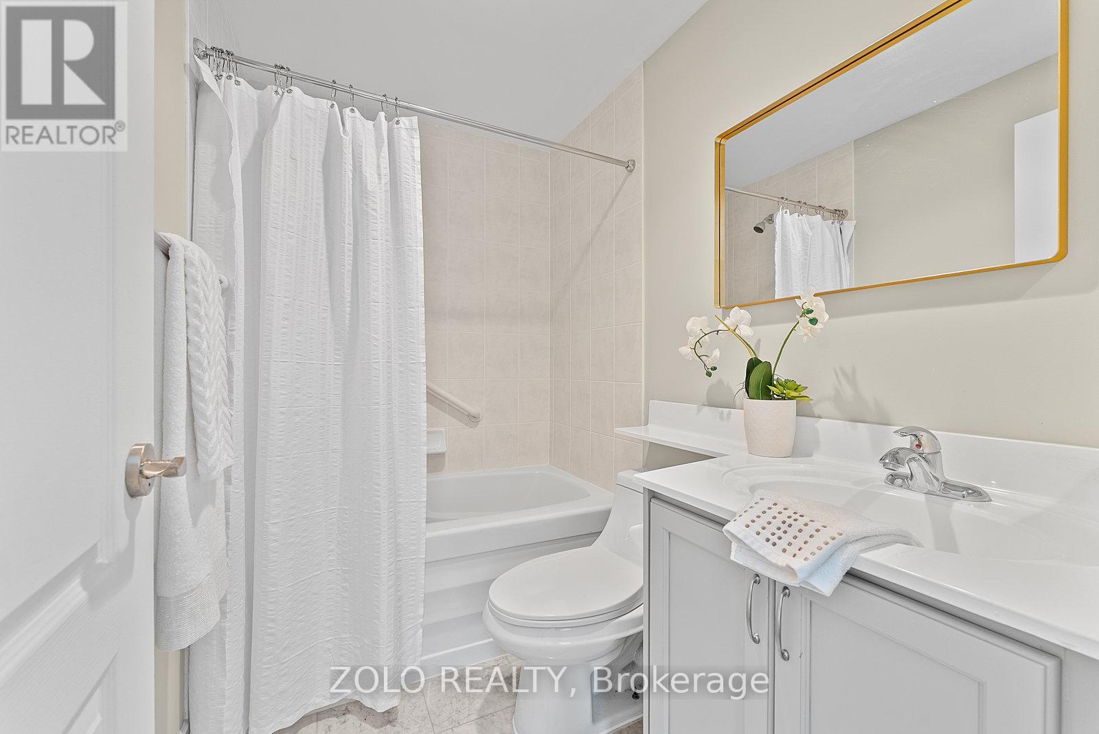 Photo 3 of 113 319 Merton Street, Toronto ON