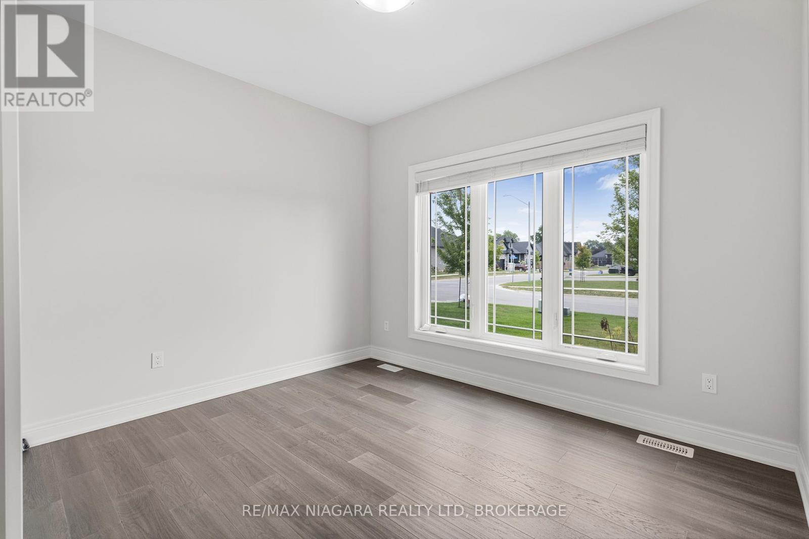 Photo 19 of 254 Lancaster Drive, Port Colborne ON