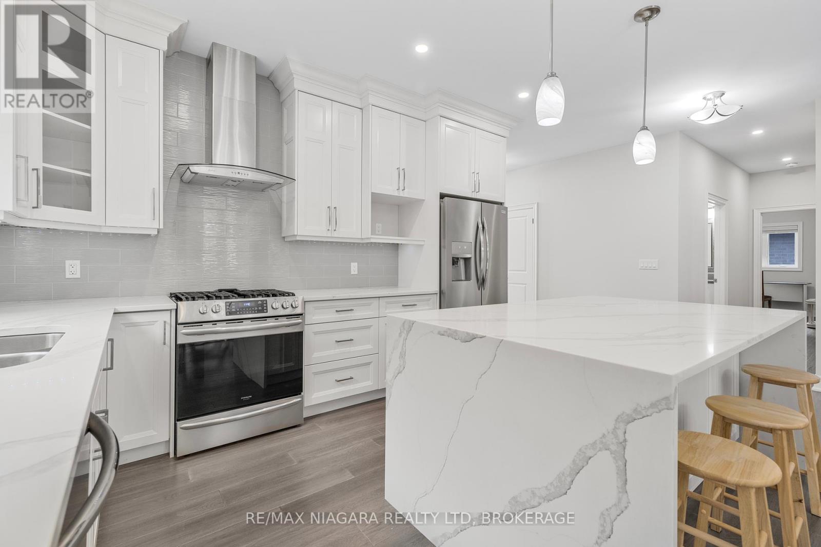 Photo 22 of 254 Lancaster Drive, Port Colborne ON