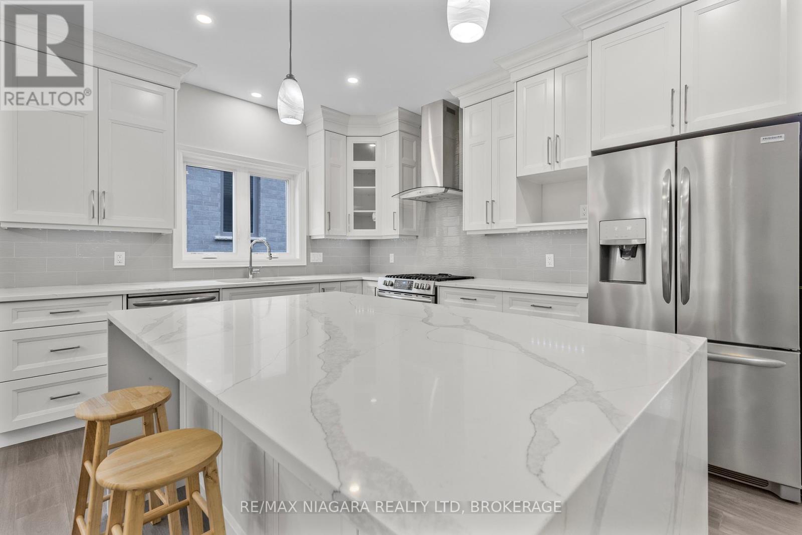 Photo 21 of 254 Lancaster Drive, Port Colborne ON