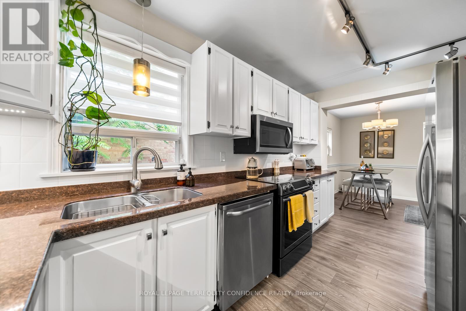 Photo 10 of 237 Churchill Avenue, Toronto ON
