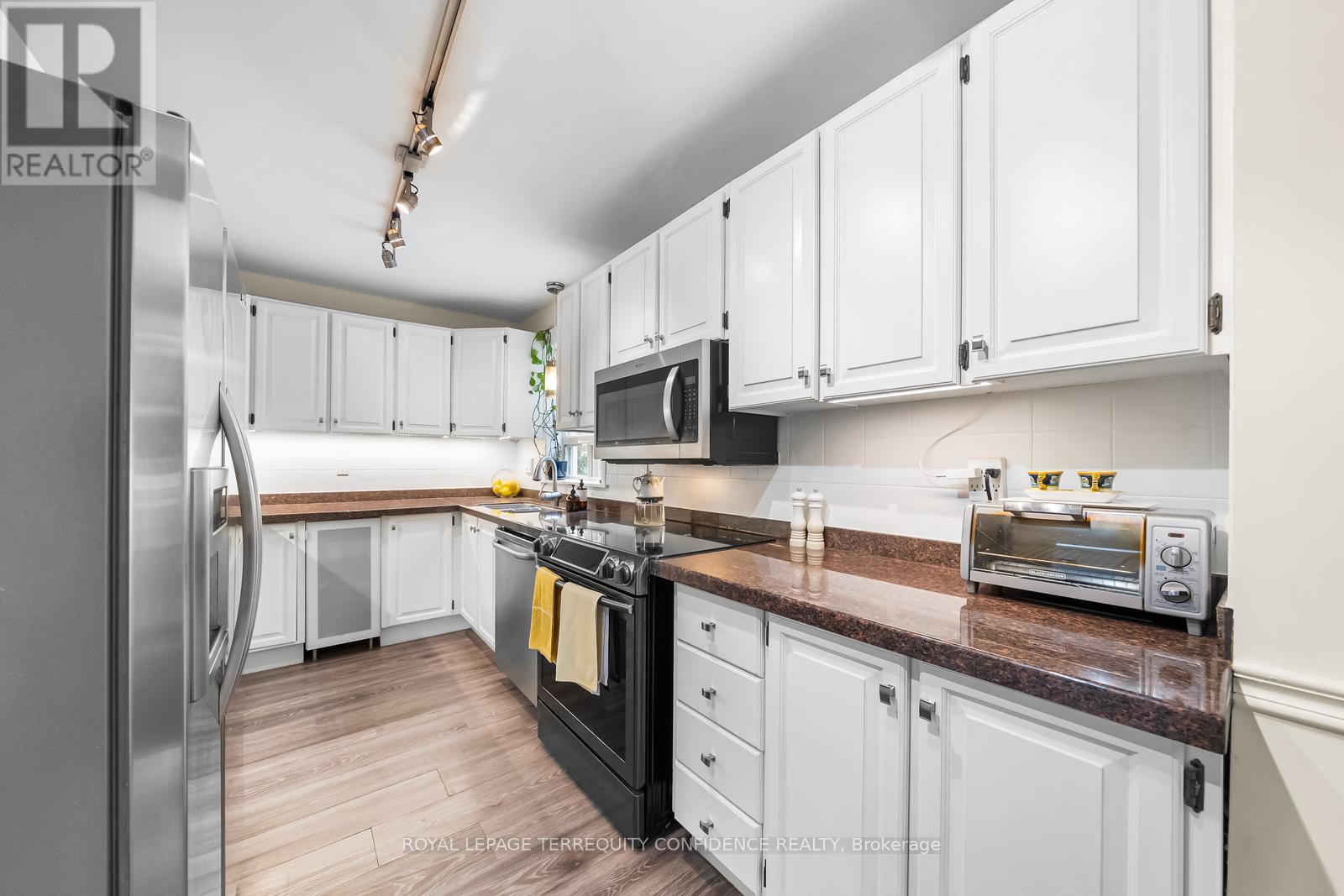 Photo 11 of 237 Churchill Avenue, Toronto ON
