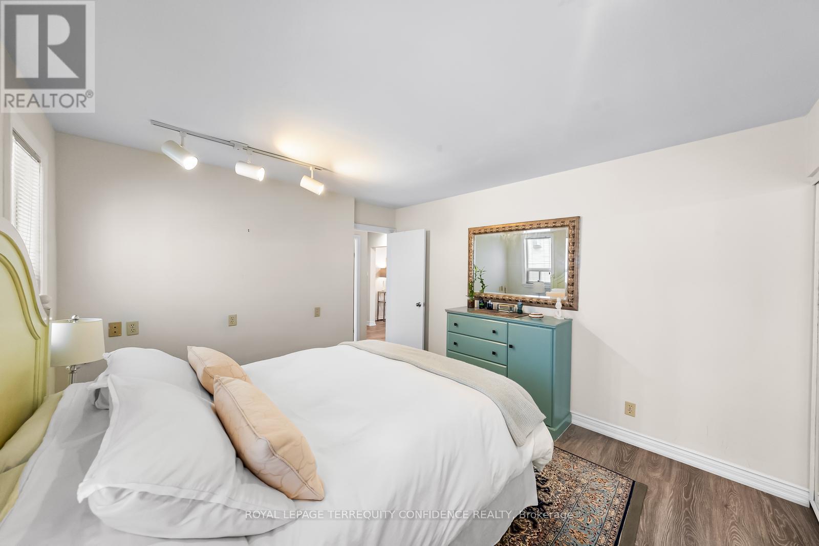 Photo 20 of 237 Churchill Avenue, Toronto ON