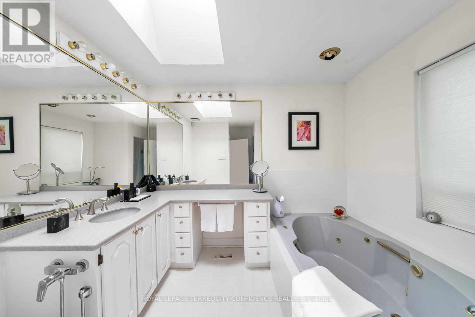 Photo 22 of 237 Churchill Avenue, Toronto ON