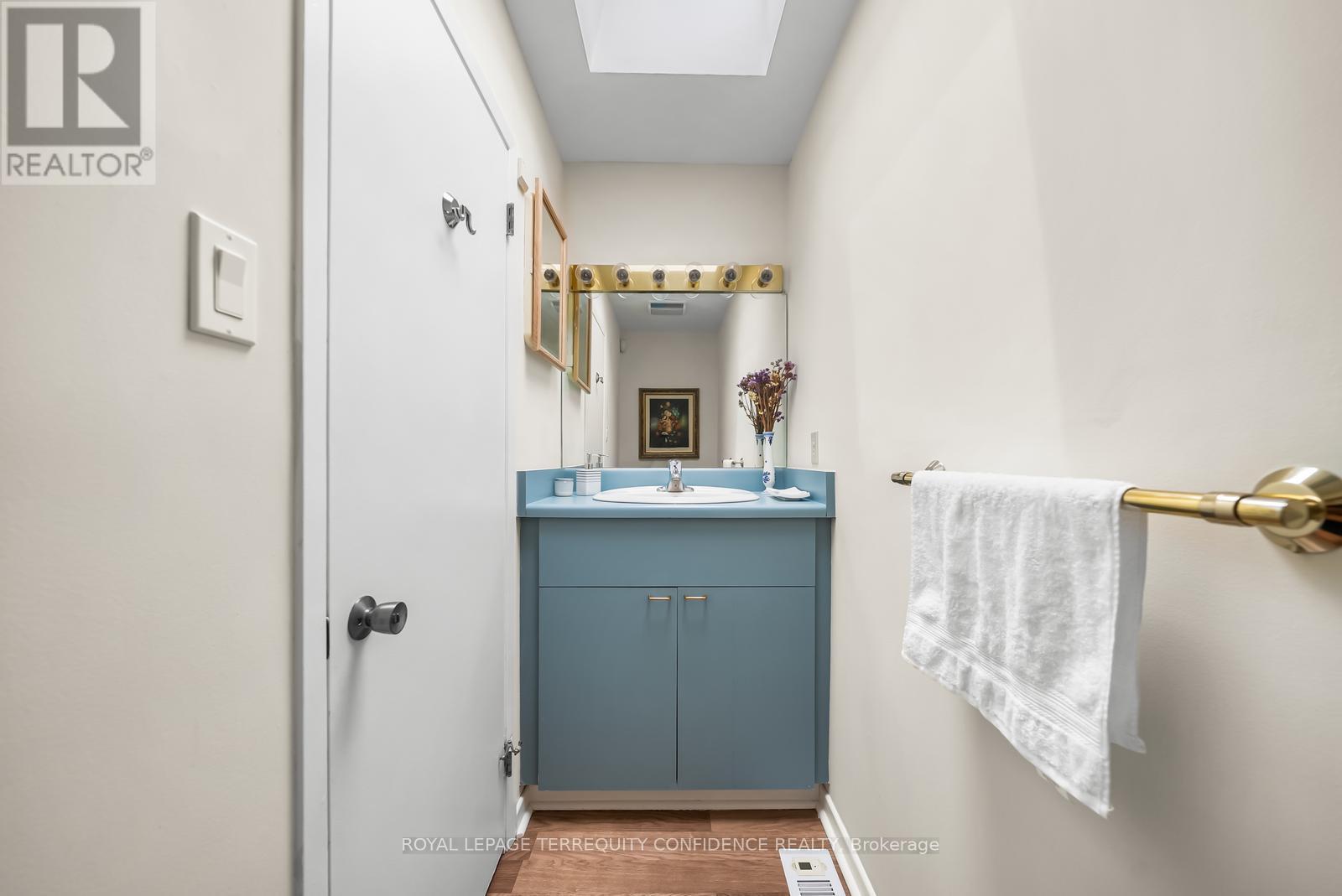 Photo 25 of 237 Churchill Avenue, Toronto ON