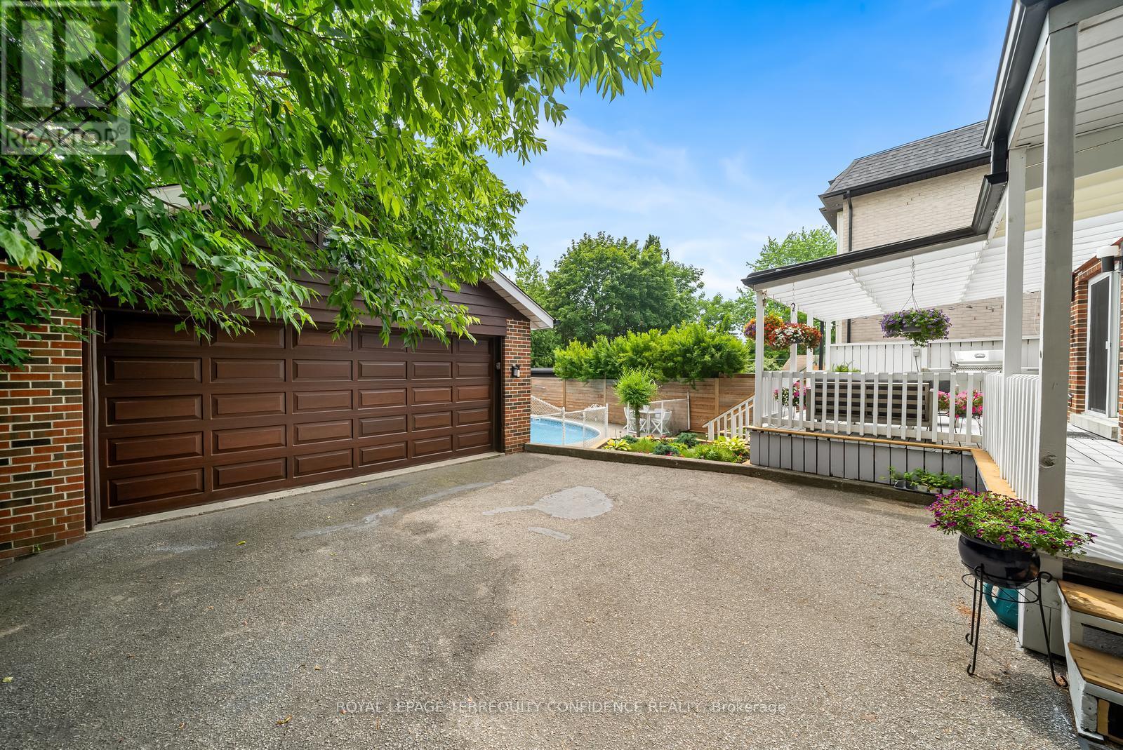 Photo 40 of 237 Churchill Avenue, Toronto ON