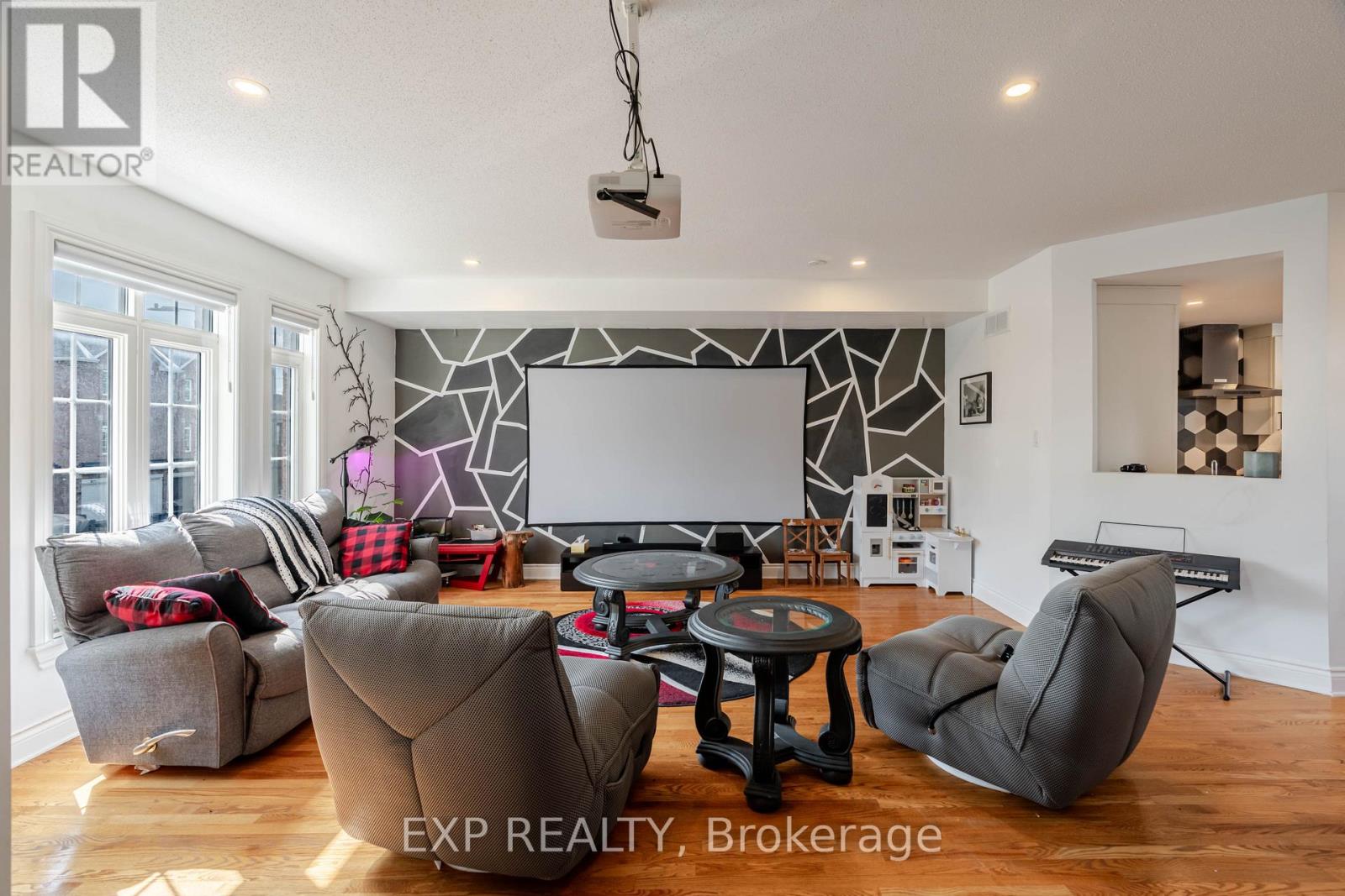Photo 12 of 97 Castle Glen Crescent, Ottawa ON