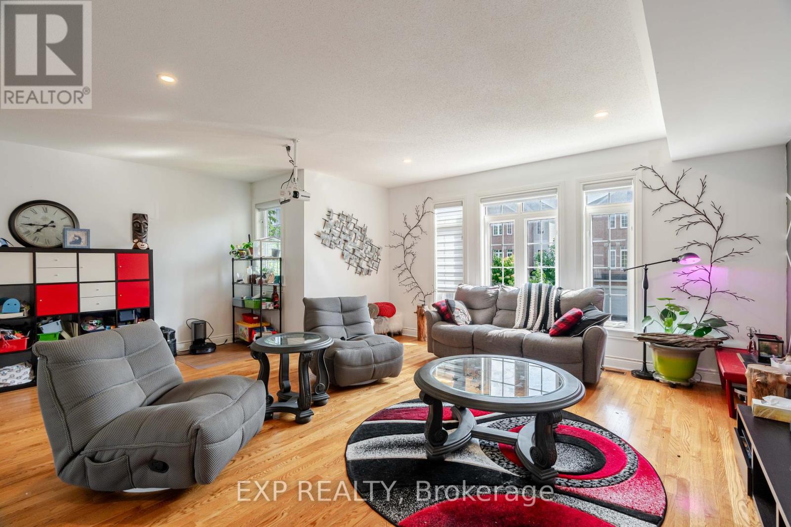 Photo 13 of 97 Castle Glen Crescent, Ottawa ON