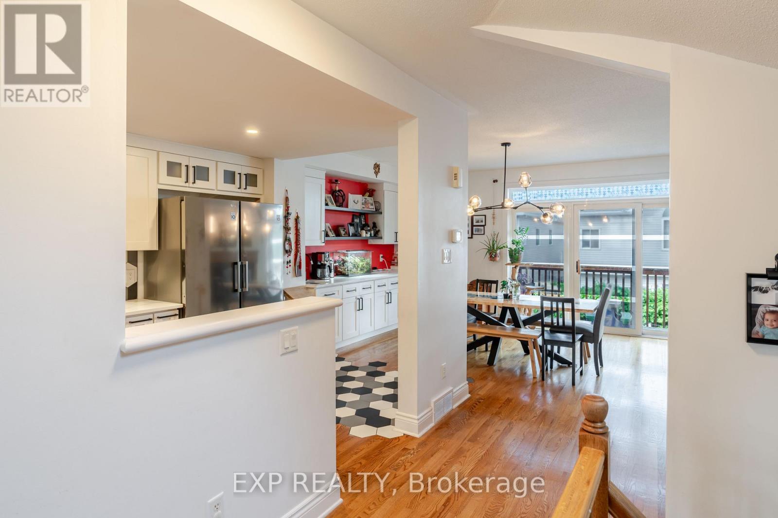 Photo 14 of 97 Castle Glen Crescent, Ottawa ON