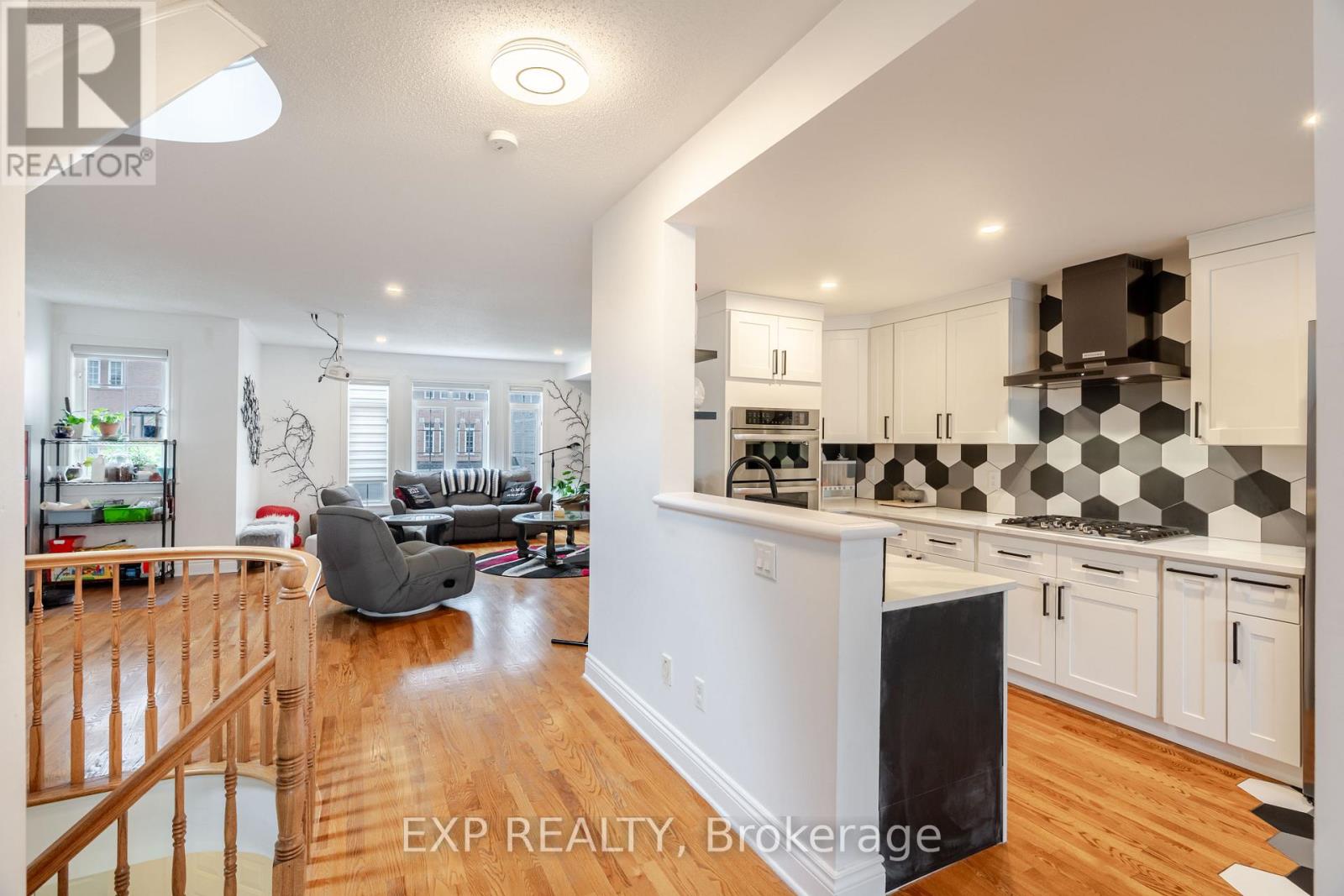 Photo 15 of 97 Castle Glen Crescent, Ottawa ON