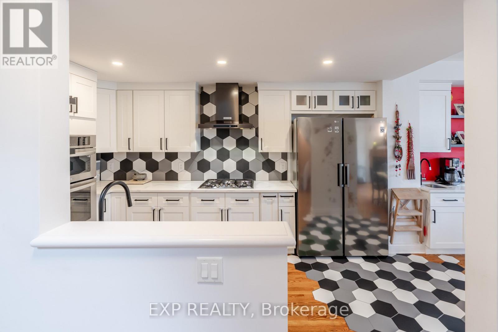 Photo 16 of 97 Castle Glen Crescent, Ottawa ON