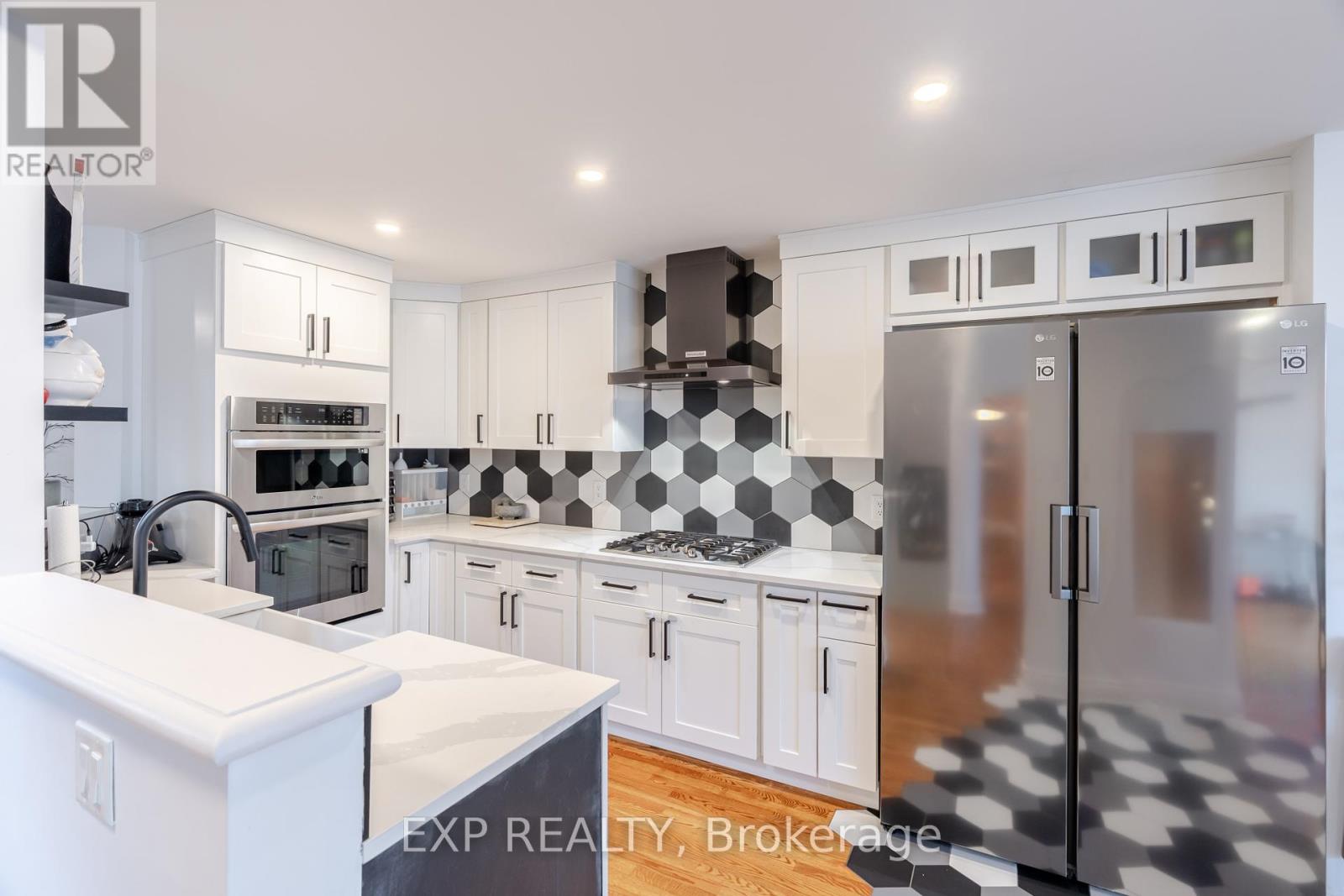 Photo 17 of 97 Castle Glen Crescent, Ottawa ON